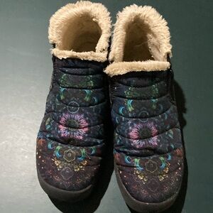 Cozy Women's Slip-On Shoes with Multicolor Pattern